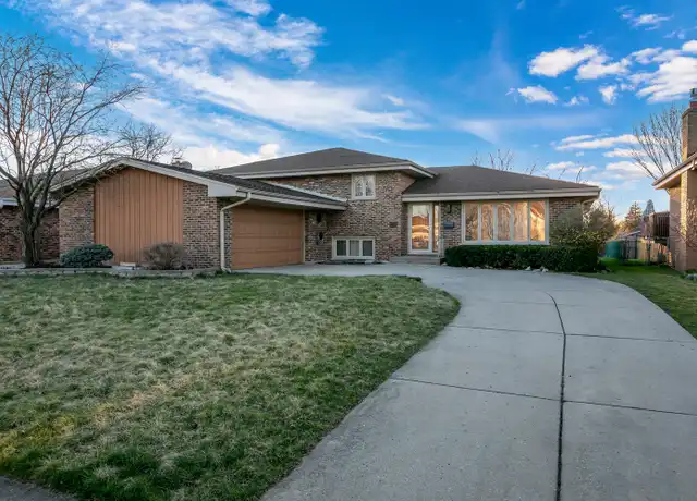 Property at 568 N Plamondon Dr, Addison, IL, 60101, 3 beds, 2.5 baths, [object Object]