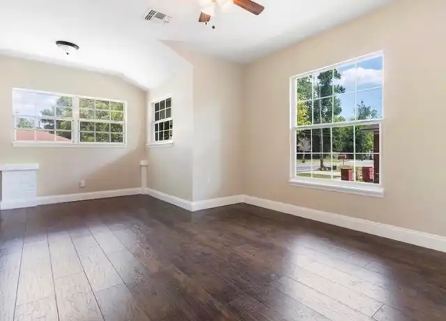 Property at 1042 W 10th St, Lakeland, FL, 33805, 2 beds, 1 bath, [object Object]