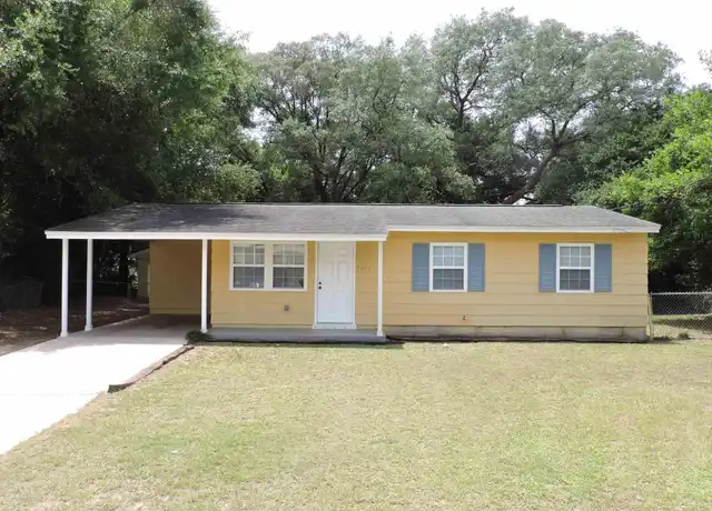 Property at 5672 Hermosa Cir, Pensacola, FL, 32526, 4 beds, 2.5 baths, [object Object]