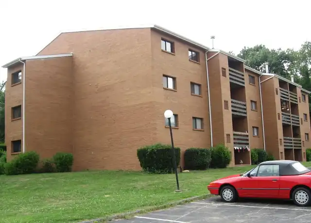 Property at Pebble Creek Court Apartments - 5710 Florida Ave, Bethel Park, PA, 15102, 2 beds, 1 bath, [object Object]