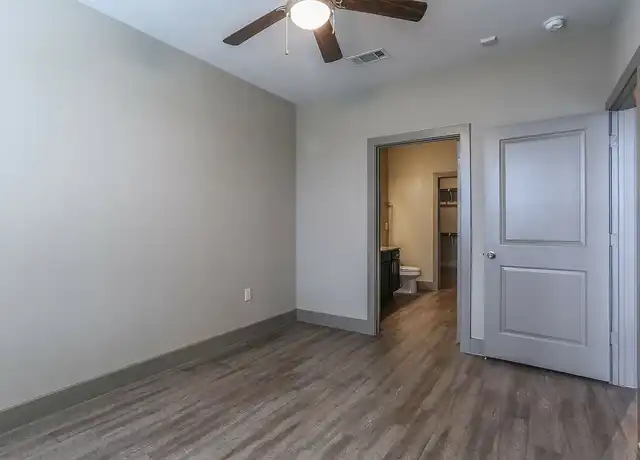 Property at Oaks at Wayside Apartments - 6520 Jamail Dr, Houston, TX, 77023, 1 bed, 1 bath, [object Object]