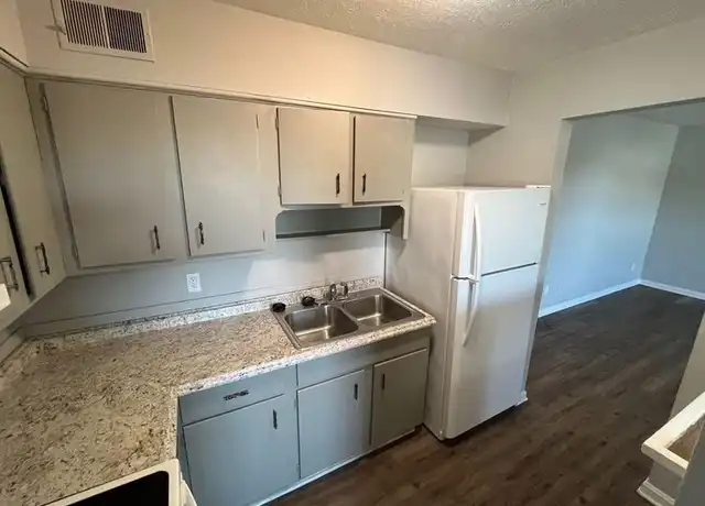 Property at 4915 Saddlebrook Ln Unit 10, Louisville, KY, 40216, 2 beds, 1 bath, [object Object]
