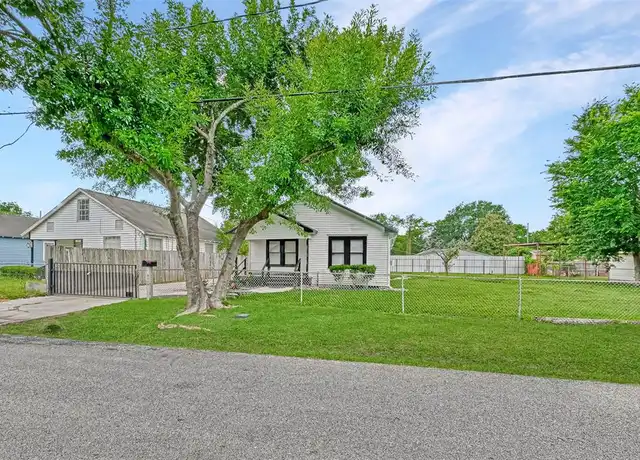 Property at 7119 Farnsworth St, Houston, TX, 77022, 2 beds, 1 bath, [object Object]