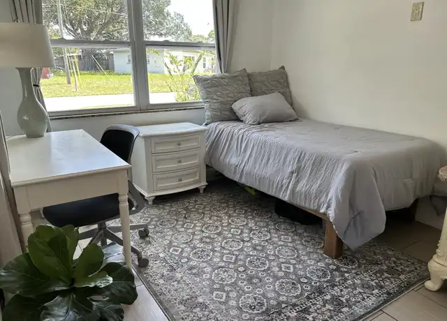 Property at 9372 88th Way N Unit 2, Seminole, FL, 33777, 1 bed, 1 bath, [object Object]