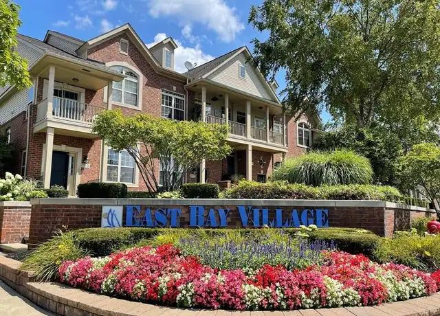 Property at 612 Pointe Dr, Walled Lake, MI, 48390, 2 beds, 2 baths, [object Object]
