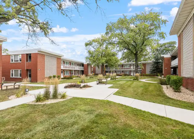 Property at 900b Crescent St Unit 20-307, Wheaton, IL, 60187, 1 bed, 1 bath, [object Object]
