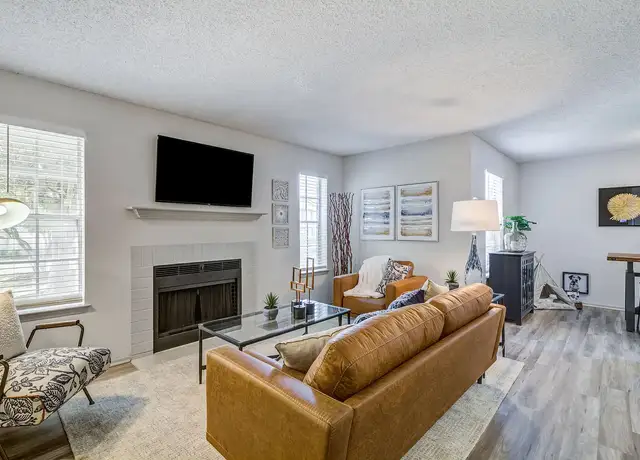 Photo of 901 Greenway Glen Dr, Arlington, TX 76012