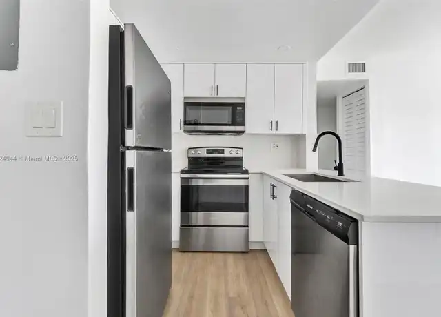 Property at 620 SW 10th St Unit 303, Miami, FL, 33130, 1 bed, 1 bath, [object Object]