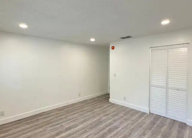 Property at 2314 Polk St Unit 4, Hollywood, FL, 33020, 1 bed, 1 bath, [object Object]