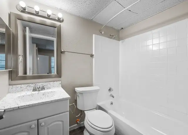 Photo of 708 Quail Wood Ln, Fort Worth, TX 76112