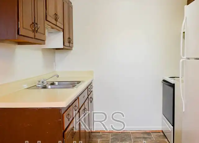 Property at 7698 Colonial Point Ln Unit 2-B, Gloucester Point, VA, 23062, 2 beds, 1 bath, [object Object]