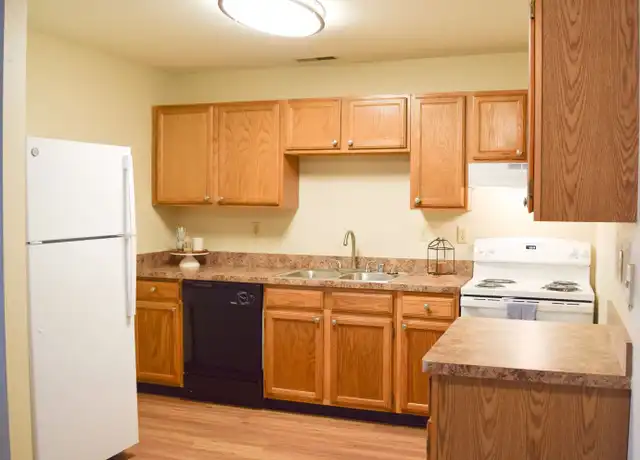 Property at Cameron Heights Associates LLC - White Oak Cir, Menomonee Falls, WI, 53051, 2 beds, 2 baths, [object Object]