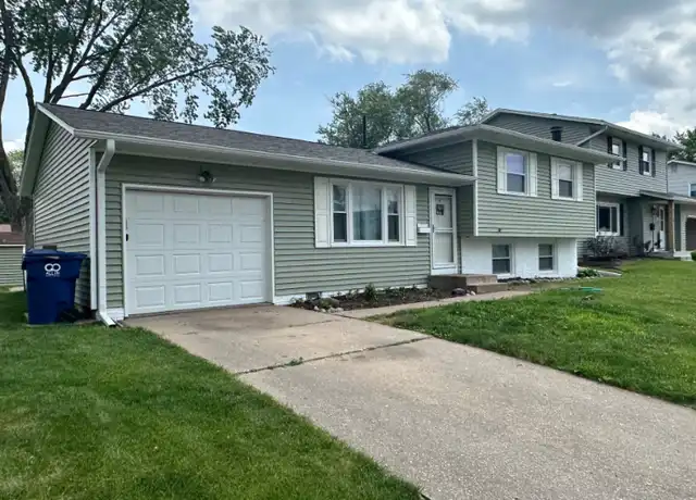 Property at 3121 Westmar Dr, Bettendorf, IA, 52722, 3 beds, 2 baths, [object Object]