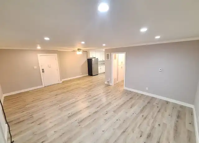 Property at 13813 Oxnard St, Van Nuys, CA, 91401, 2 beds, 2 baths, [object Object]
