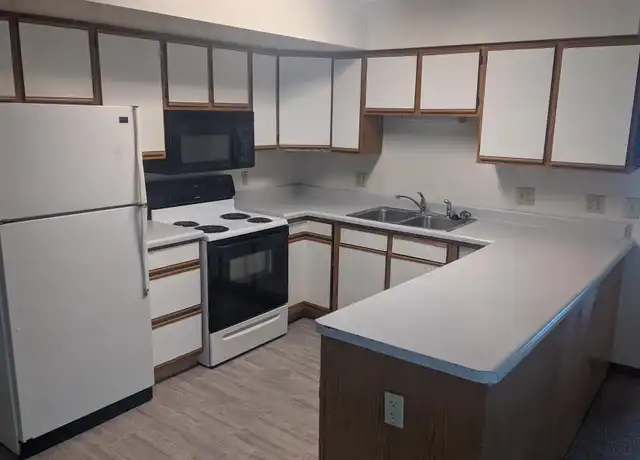 Property at 426 S Johnson St Unit B, Iowa City, IA, 52240, 3 beds, 2 baths, [object Object]