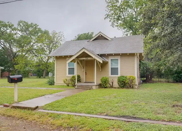 Property at 705 Madison St, Cleburne, TX, 76033, 3 beds, 1 bath, [object Object]