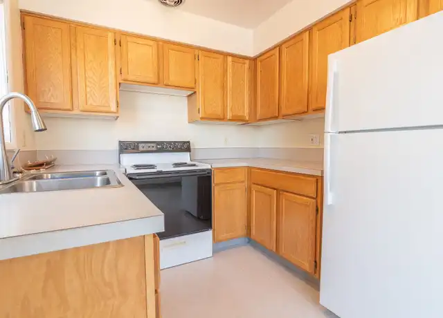 Property at 9105 NE Hoyt St Unit 614, Portland, OR, 97220, 2 beds, 1 bath, [object Object]
