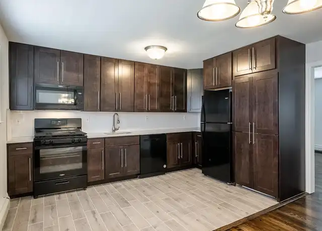 Property at Kings Gardens Apartments - 24 Walter Dr, Woodbridge, NJ, 07095, 1 bed, 1 bath, [object Object]