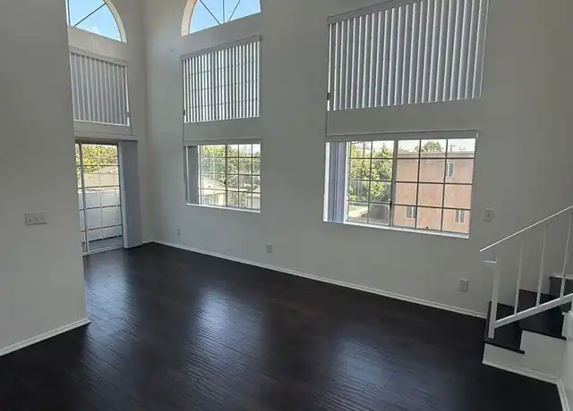 Property at 3712 S Bentley Ave Unit 204, Los Angeles, CA, 90034, 3 beds, 2 baths, [object Object]