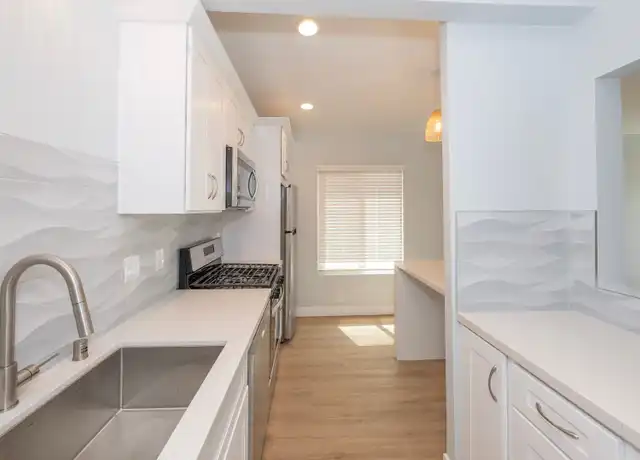 Property at 418 N Broadway Unit 4, Redondo Beach, CA, 90277, 2 beds, 1 bath, [object Object]