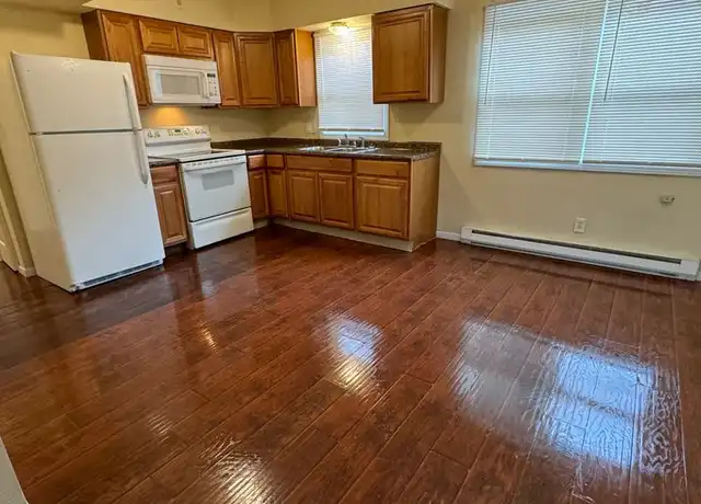 Property at 1904 Auburn St Unit 1904-3, Rockford, IL, 61103, 2 beds, 1 bath, [object Object]
