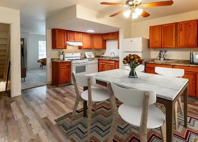 Property at Arbor Pointe Townhomes - 420 Arbor Pointe Dr, Battle Creek, MI, 49037, 1-2 bed, 1 bath, [object Object]
