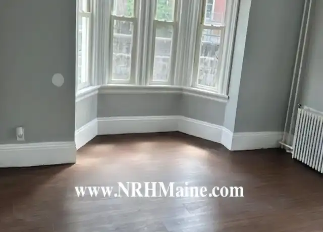 Property at 34 College St, Lewiston, ME, 04240, 1 bed, 1 bath, [object Object]