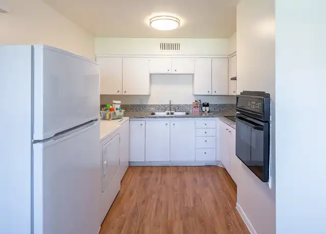 Property at Park Arms - 511 E Sahara Ave, Las Vegas, NV, 89104, 1 bed, 1 bath, [object Object]