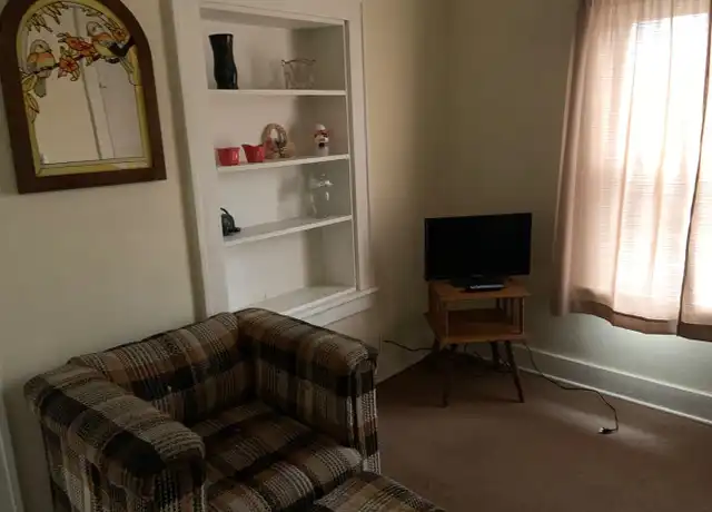 Property at 103 W 1st St Unit B, Roxana, IL, 62084, 1 bed, 1 bath, [object Object]