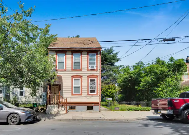 Property at 523 N Ninth St, Allentown, PA, 18102, 1 bed, 1 bath, [object Object]