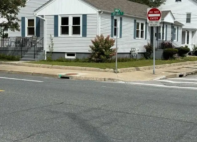 Property at 315 Smithfield Ave, Pawtucket, RI, 02860, 2 beds, 1 bath, [object Object]