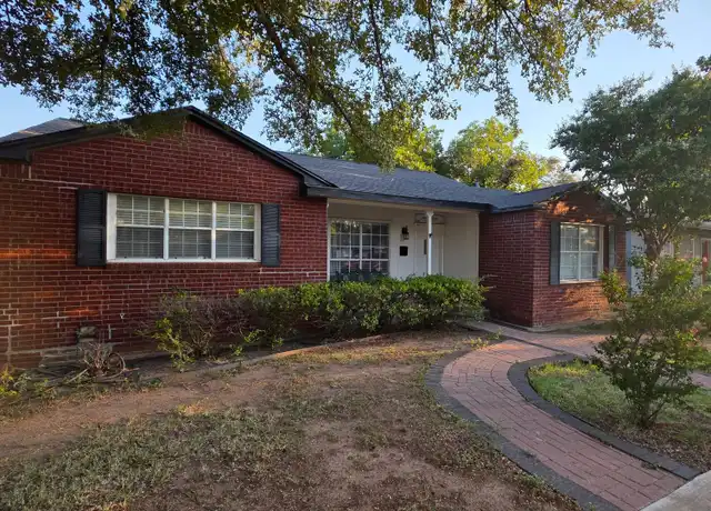 Property at 2701 28th St, Lubbock, TX, 79410, 3 beds, 3 baths, [object Object]