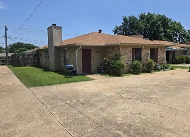 Property at 2405 Springmont Ct, Arlington, TX, 76012, 2 beds, 1 bath, [object Object]