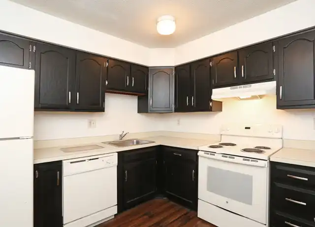 Property at Avon Woods Apartments - 75 Avonwood Rd, Avon, CT, 06001, 1-2 bed, 1-2 bath, [object Object]