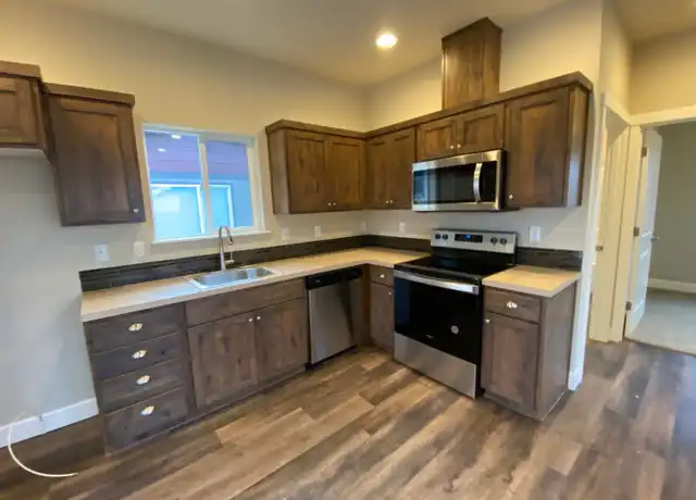 Property at 2155 NW 12th St, Redmond, OR, 97756, 1 bed, 1 bath, [object Object]