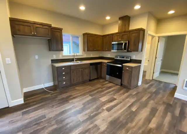 Property at 2155 NW 12th St, Redmond, OR, 97756, 1 bed, 1 bath, [object Object]