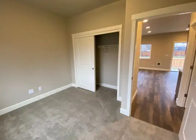 Property at 2155 NW 12th St, Redmond, OR, 97756, 1 bed, 1 bath, [object Object]