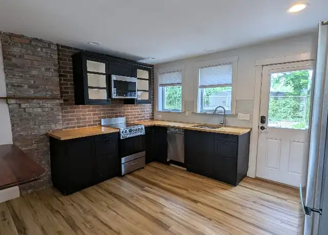 Property at 581 Kearsarge Way, Portsmouth, NH, 03801, 1 bed, 1 bath, [object Object]