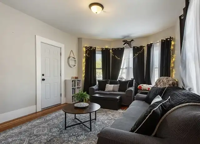 Property at 1037 Cove Rd Unit 3, New Bedford, MA, 02744, 3 beds, 1 bath, [object Object]
