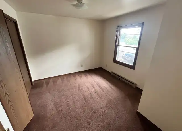 Property at 308 Cedar St Unit 1, Eau Claire, WI, 54703, 1 bed, 1 bath, [object Object]