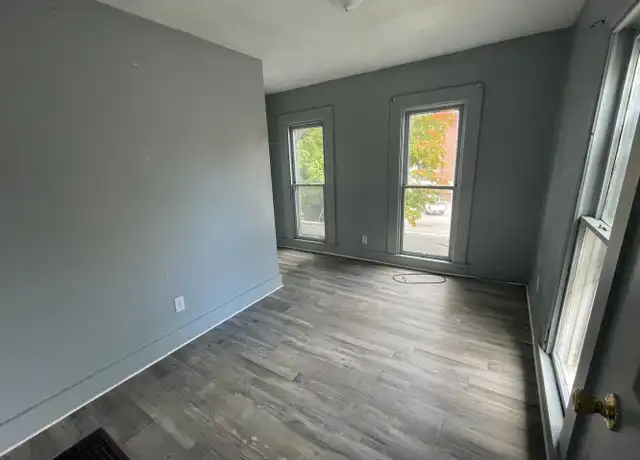 Property at 117 E College St Unit 200, Crawfordsville, IN, 47933, 2 beds, 1 bath, [object Object]