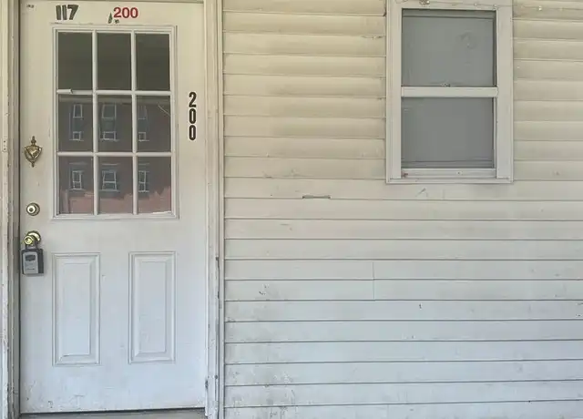 Property at 117 E College St Unit 200, Crawfordsville, IN, 47933, 2 beds, 1 bath, [object Object]