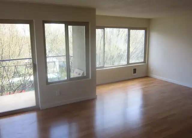 Property at 1821 E Thomas St Unit 302, Seattle, WA, 98112, 2 beds, 1 bath, [object Object]