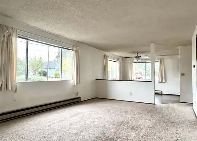 Property at 2405 Howard Ave Apt -1, Everett, WA, 98203, 2 beds, 1 bath, [object Object]