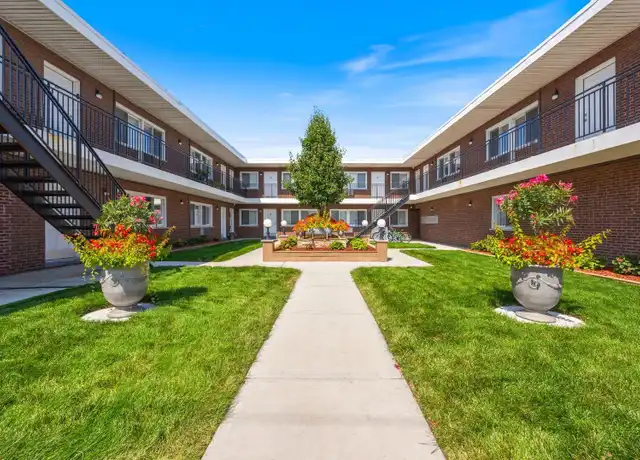 Property at 7834 95th St Unit 2A, Hickory Hills, IL, 60457, 1 bed, 1 bath, [object Object]