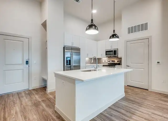 Property at Ferguson Flats - 624 N Lancaster Ave, Dallas, TX, 75203, 2 beds, 2 baths, [object Object]