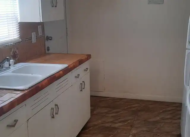 Property at 1114 SW Silver Ave unit E, Albuquerque, NM, 87102, 1 bed, 1 bath, [object Object]