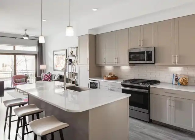 Property at 2198 W 18th St, Houston, TX, 77008, 2 beds, 2 baths, [object Object]