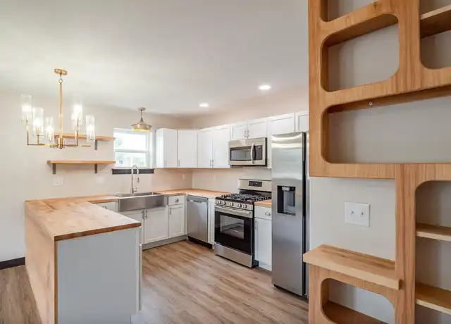 Property at 526 7th Ave SW Unit Front, Cedar Rapids, IA, 52404, 2 beds, 2 baths, [object Object]