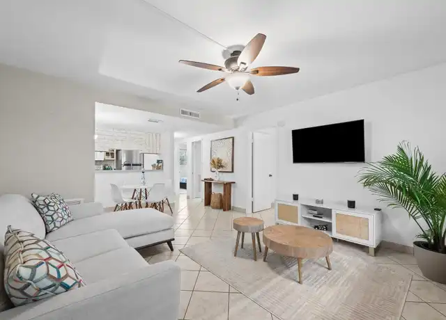 Property at 1000 SE 15th St #103, Fort Lauderdale, FL, 33316, 2 beds, 1 bath, [object Object]